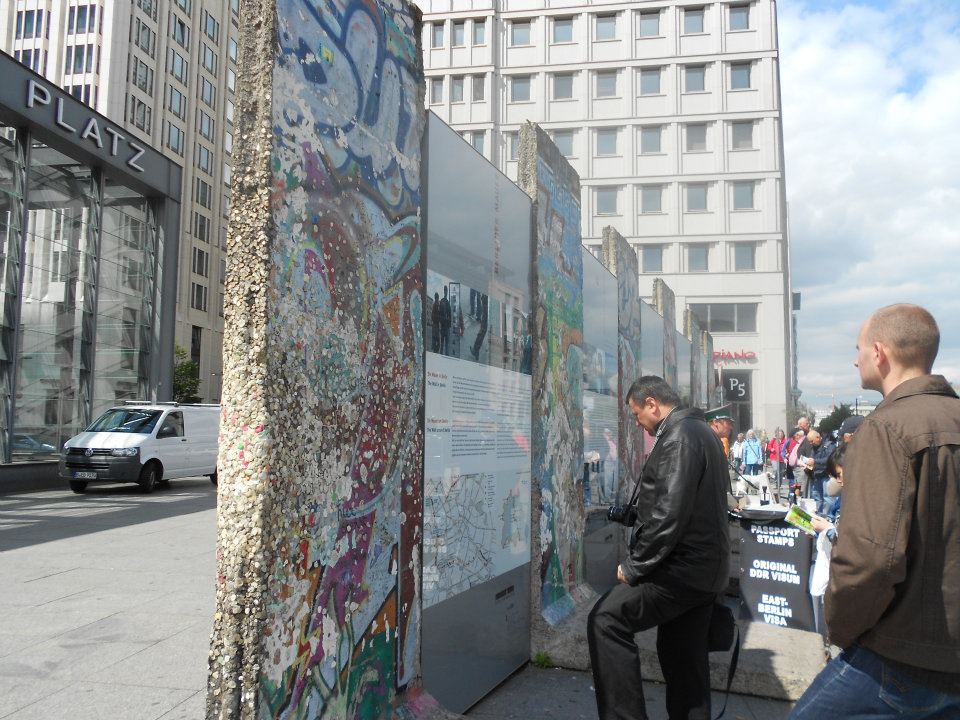 最新コレックション ベルリンの壁の破片